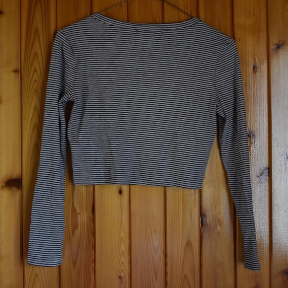 Cropped black and grey striped long sleeve from Forever 21 - Picture 3 of 3
